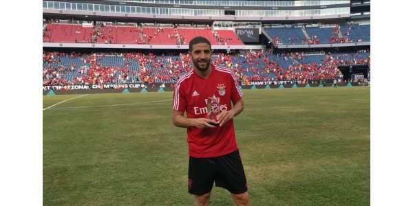 AC Milans alte Spieler gewannen das Spiel für S.L. Benfica